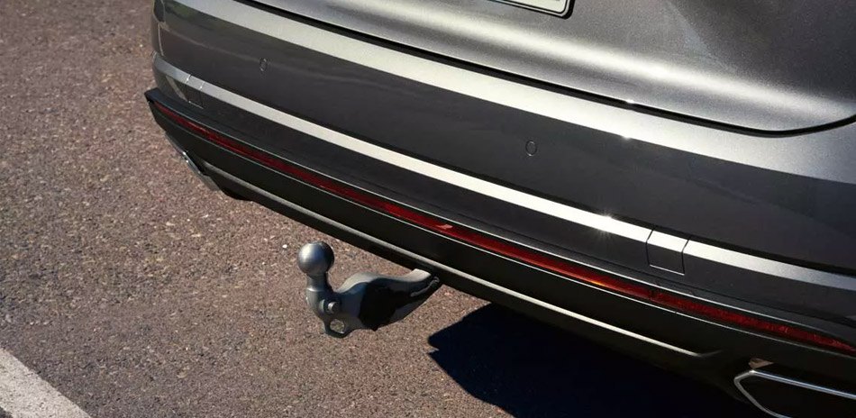 Tow bar on an SUV